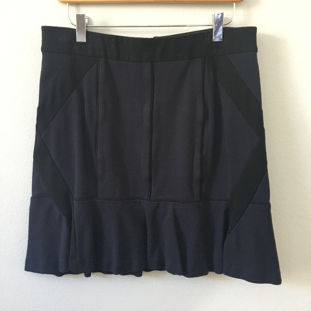 Ann Taylor Flippy Skirt - 6